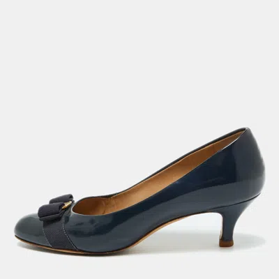 Pre-owned Ferragamo Navy Blue Patent Leather Vara Bow Pumps Size 39.5