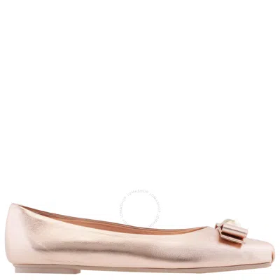 Ferragamo Open Box - Salvatore  Ladies Metallic Leather Vara Bowl Ballet Flats In Pink