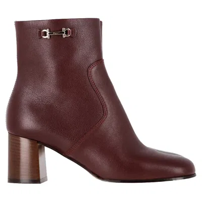 Ferragamo Otello Buckle-detail Ankle Boots In Burgundy Leather In Red