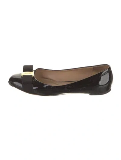 Pre-owned Ferragamo Patent Leather Bow Accents Ballet Flats In Black