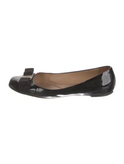 Pre-owned Ferragamo Patent Leather Bow Accents Ballet Flats In Black