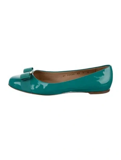 Pre-owned Ferragamo Patent Leather Bow Accents Ballet Flats In Green