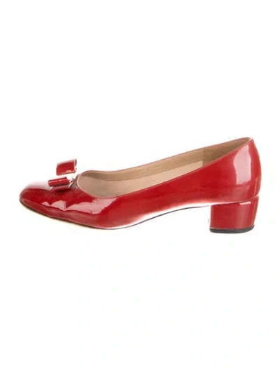 Pre-owned Ferragamo Patent Leather Bow Accents Ballet Flats In Metallic/red