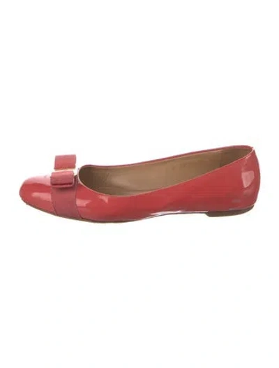 Pre-owned Ferragamo Patent Leather Bow Accents Ballet Flats In Red