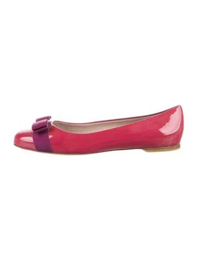 Pre-owned Ferragamo Patent Leather Bow Accents Ballet Flats In Red