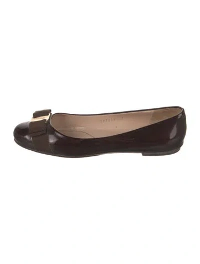 Pre-owned Ferragamo Patent Leather Bow Accents Ballet Flats W/ Tags In Brown