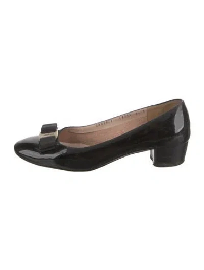 Pre-owned Ferragamo Patent Leather Bow Accents Flats In Black