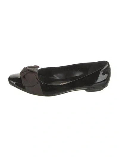 Pre-owned Ferragamo Patent Leather Bow Accents Flats In Black