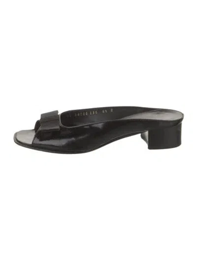 Pre-owned Ferragamo Patent Leather Bow Accents Flats In Black