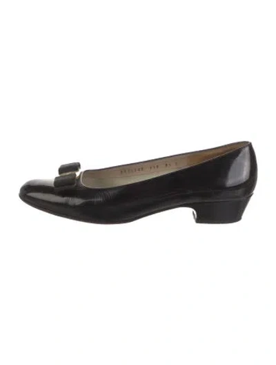 Pre-owned Ferragamo Patent Leather Bow Accents Pumps In Black