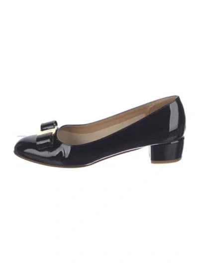 Pre-owned Ferragamo Patent Leather Bow Accents Pumps In Blue