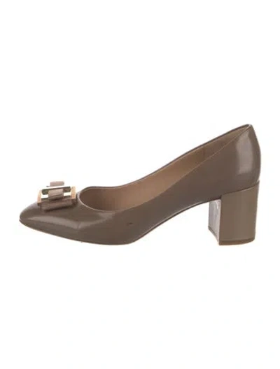 Pre-owned Ferragamo Patent Leather Bow Accents Pumps In Brown