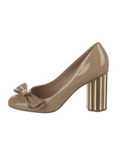 Pre-owned Ferragamo Patent Leather Bow Accents Pumps In Neutral