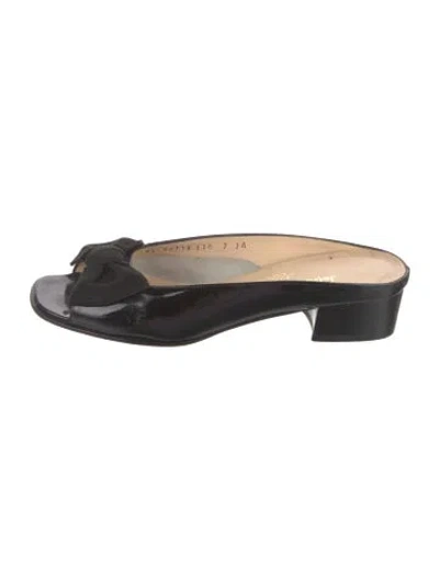 Pre-owned Ferragamo Patent Leather Bow Accents Slides In Black
