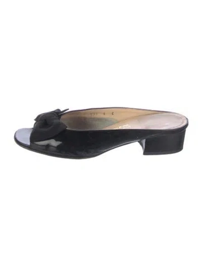 Pre-owned Ferragamo Patent Leather Bow Accents Slides In Black