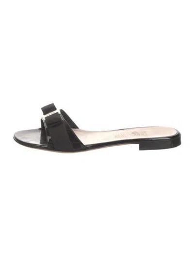 Pre-owned Ferragamo Patent Leather Bow Accents Slides In Black