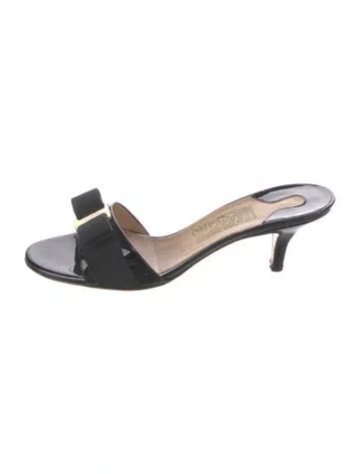 Pre-owned Ferragamo Patent Leather Bow Accents Slides In Black
