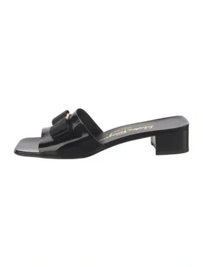 Pre-owned Ferragamo Patent Leather Bow Accents Slides In Black