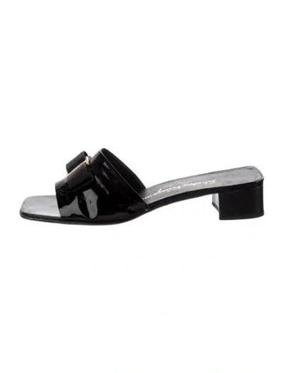 Pre-owned Ferragamo Patent Leather Bow Accents Slides In Multi