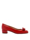 Ferragamo Patent Leather Dcollet In Rojo