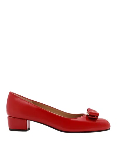 Ferragamo Patent Leather Dcollet In Rojo