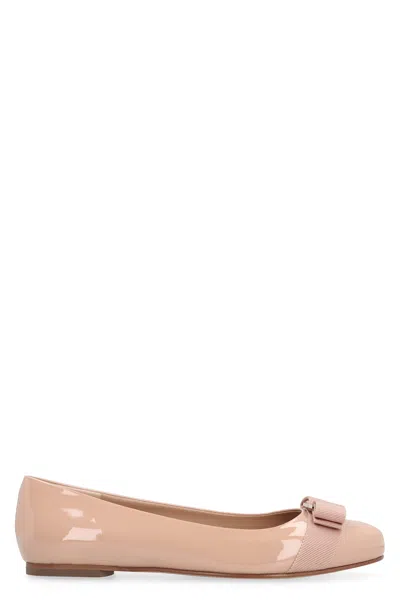 Ferragamo Pink Patent Leather Ballet Flats With Vara Bow And Logoed Metal Plaque For Women