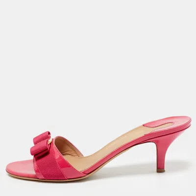 Pre-owned Ferragamo Pink Patent Leather Vara Bow Slide Sandals Size 38.5