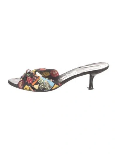 Pre-owned Ferragamo Printed Bow Accents Slides In Black