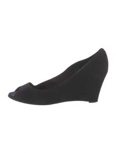 Pre-owned Ferragamo Pumps In Black
