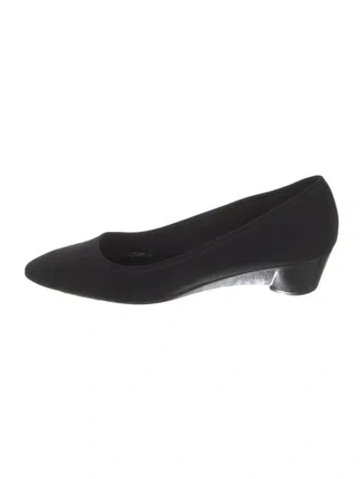 Pre-owned Ferragamo Pumps In Black