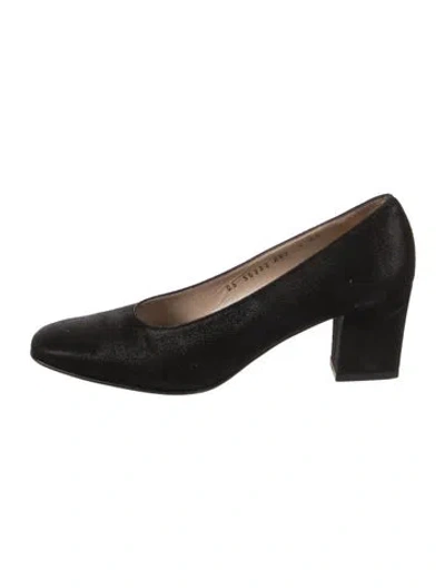 Pre-owned Ferragamo Pumps In Black