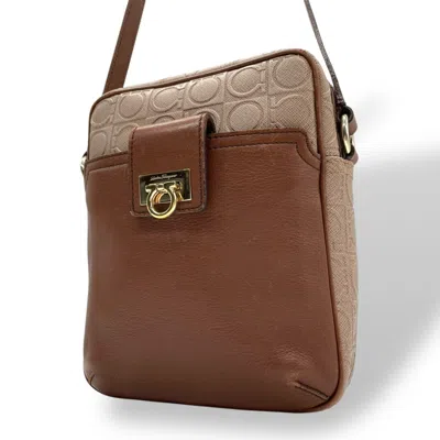 Pre-owned Ferragamo Pvc Leather Pochette Shoulder Bag () In Multi