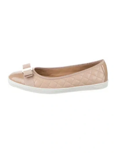 Pre-owned Ferragamo Quilted Pattern Patent Leather Flats In Neutral