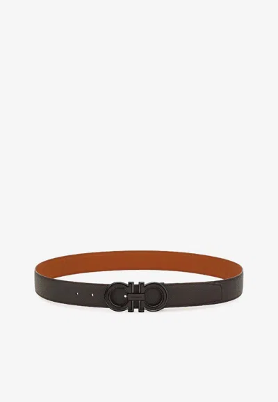Ferragamo Reversible And Adjustable Gancini Belt In Hammered Leather In Brown