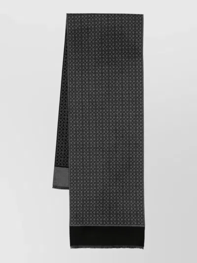 Ferragamo Reversible Wool Scarf Fringed Edges Design In Black