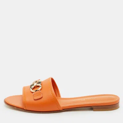 Pre-owned Ferragamo Rhodes Size 38 Orange Leather Flat Slide Sandals