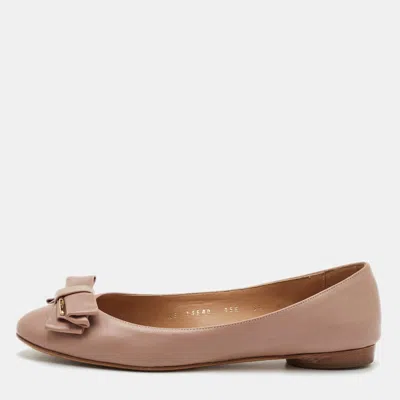 Pre-owned Ferragamo Rolina Size 40 Beige Leather Ballet Flats In Sand