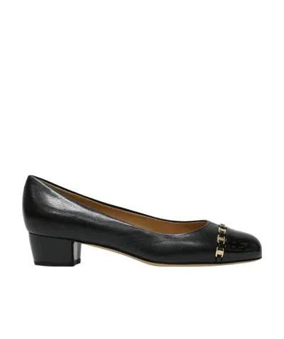 Ferragamo Round-headed Low-heeled Shoes In Black