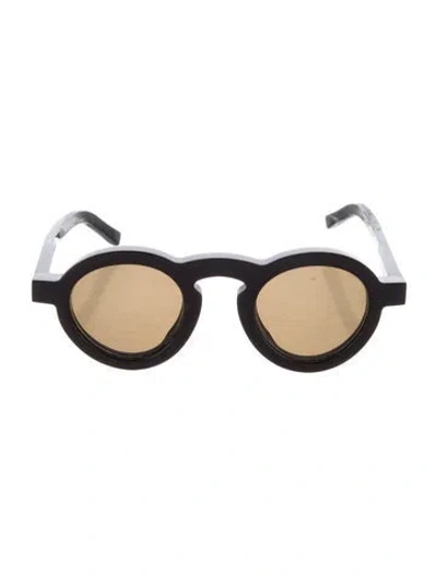 Pre-owned Ferragamo Round Tinted Sunglasses In Burgundy