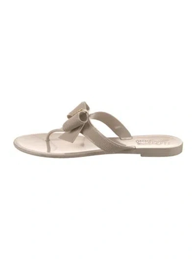 Pre-owned Ferragamo Rubber Bow Accents Slides In Neutral