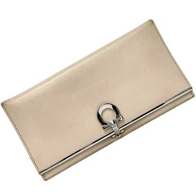 Pre-owned Ferragamo Salvatore  Beige Leather Long Wallet (bi-fold) ()