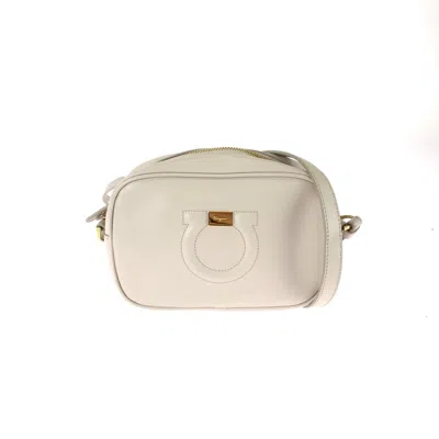 Pre-owned Ferragamo Salvatore  Beige Pink Beige Leather Pochette Shoulder Bag () In Beige, Pink Beige
