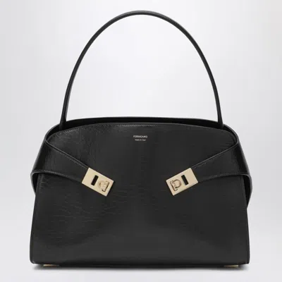 FERRAGAMO SALVATORE FERRAGAMO BLACK HUG M HANDBAG