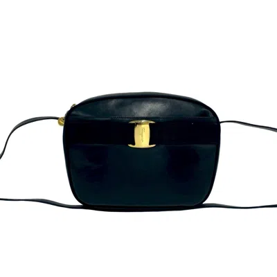 Pre-owned Ferragamo Salvatore  Black Leather Pochette Shoulder Bag ()