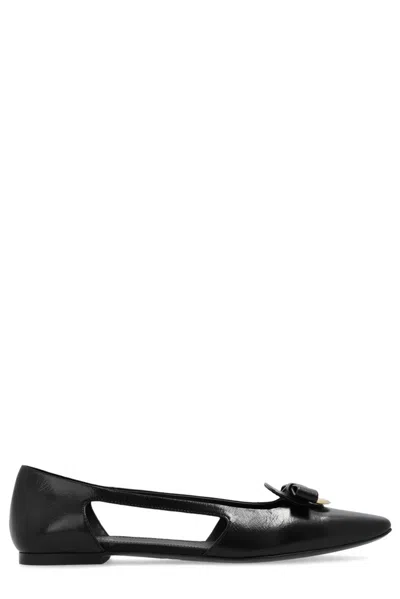 Ferragamo Logo Flat Ballet Shoes In Black