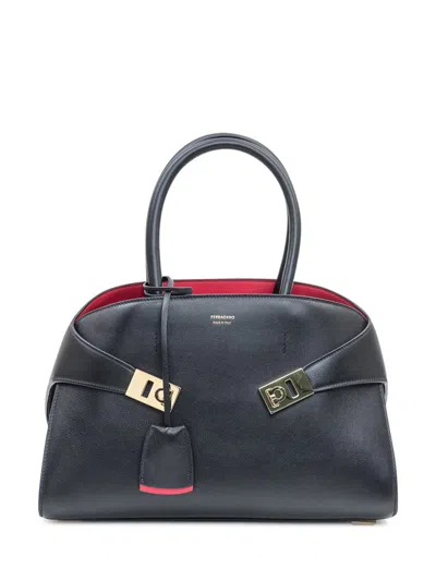 FERRAGAMO SALVATORE FERRAGAMO FERRAGAMO HUG TH BAG IN BLACK LEATHER