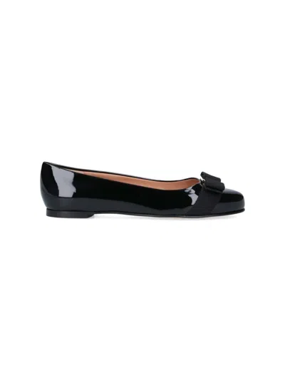 Ferragamo Varina Bow-embellished Patent-leather Ballet Flats In Black