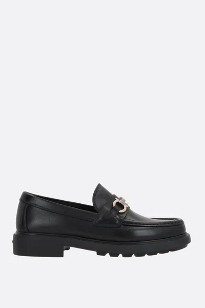 Ferragamo Round Head Logo Business Casual Shoes In Black