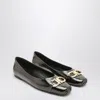 Ferragamo Black Patent Leather Gancini Ballerina In Black