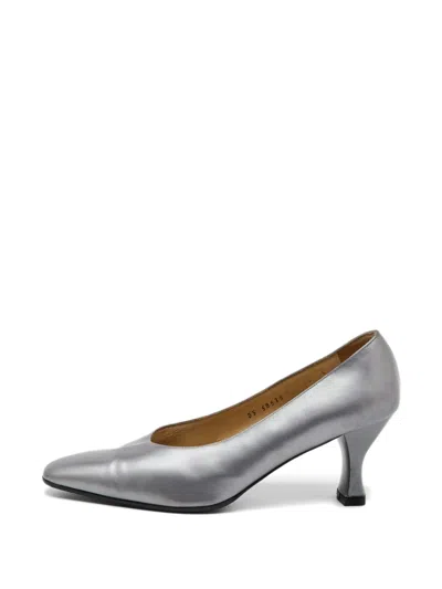 Pre-owned Ferragamo Salvatore  Grey Leather Round Toe Pumps In Gray